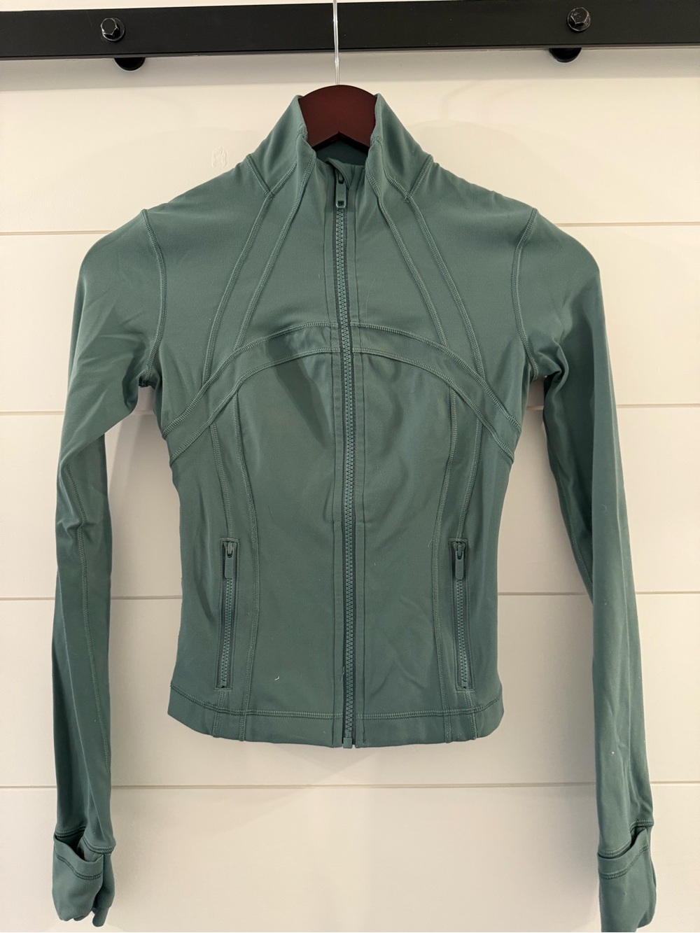 Lululemon Cropped Define Jacket Green size 2 VGUC (missing pull tab)